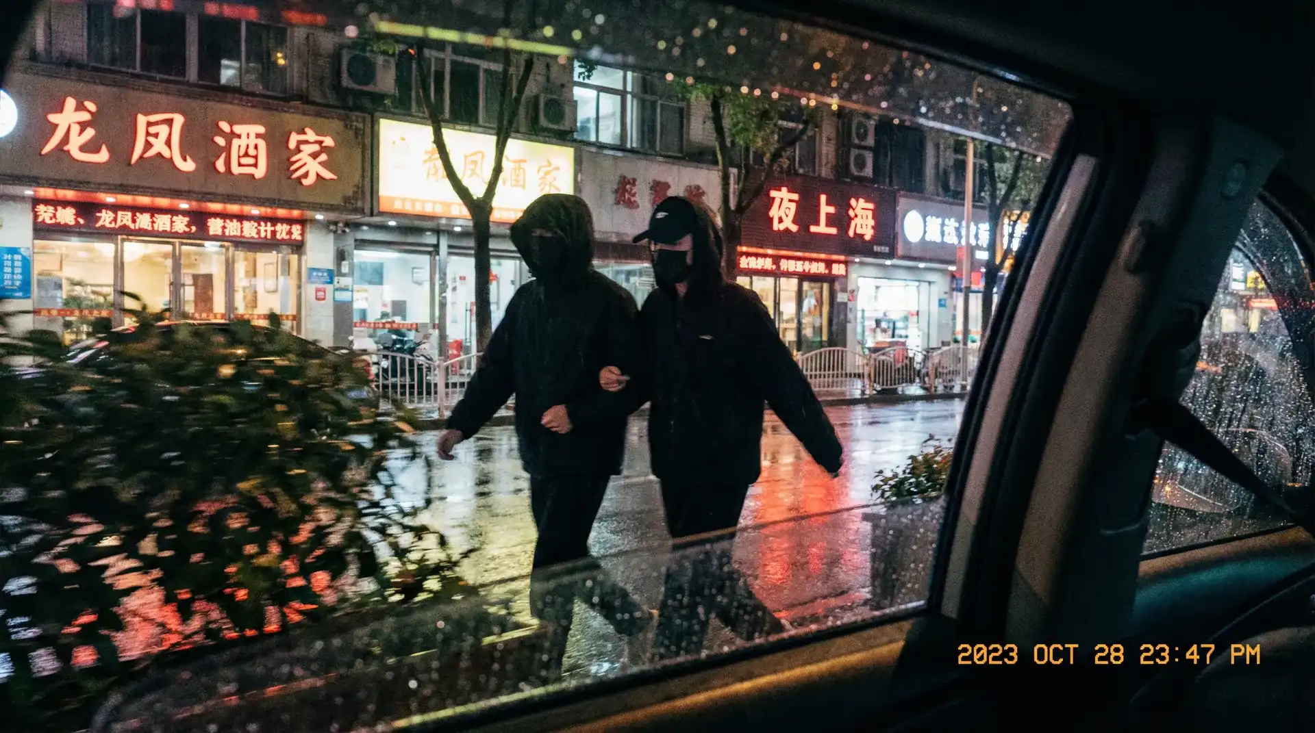 体育竟猜足球网址 - 顶流明星深夜密会现场抓拍照片